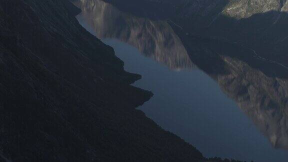 挪威瀑布的航拍照片