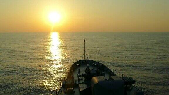 战舰上的日落