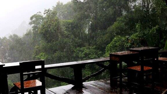 慢镜头雨天的场景