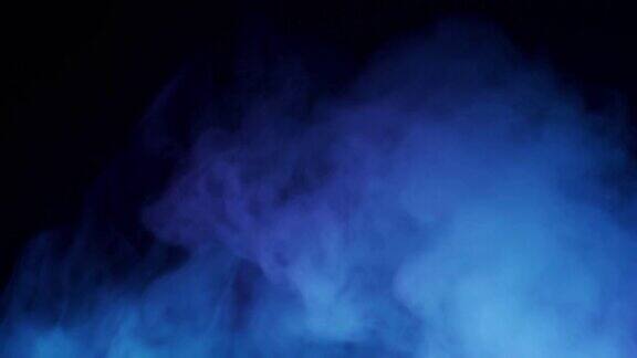 黑色背景上的烟雾明亮的彩色的烟雾美丽的抽象背景烟纹理模式