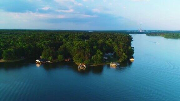 湖日落景观无人机航拍
