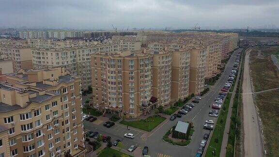 SofiyevskayaBorshchagovka基辅地区乌克兰2020年10月:村舍和公寓楼的鸟瞰图城市附近的私营部门
