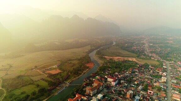 4k无人机航拍视频老挝万荣村的一条河