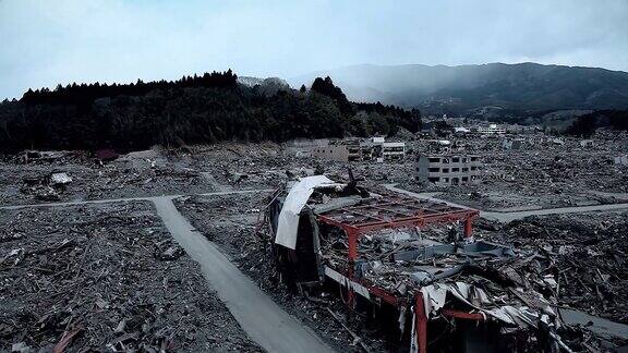 日本福岛2011年3月11日:海啸过后福岛被毁街道上只剩下一片废墟