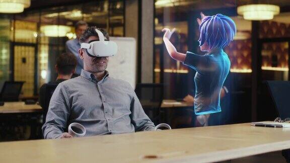 戴着虚拟现实眼镜的男子通过全息影像元宇宙与虚拟形象视频聊天