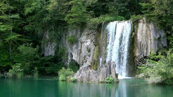 4k克罗地亚普利特维茨湖国家公园的瀑布一个美丽的地方
