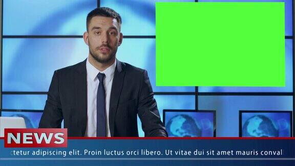 男新闻主持人在广播演播室用绿色屏幕显示模型使用