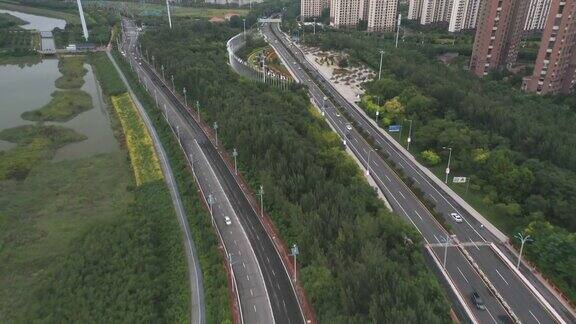 海滨城市道路鸟瞰图