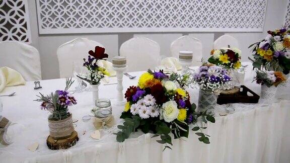 鲜花婚宴桌