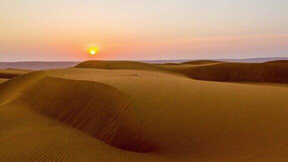 拂晓时分的阿曼沙漠