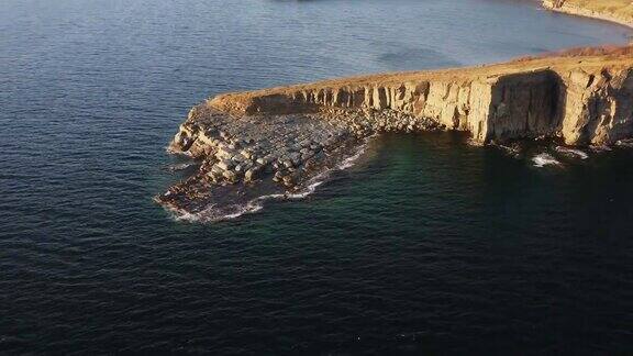 鸟瞰图的岩石岬托比兹纳海边自然景观