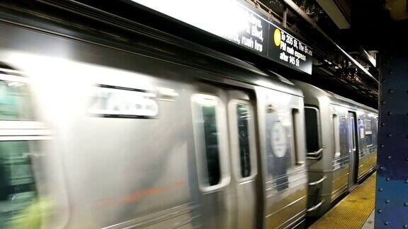 纽约地铁驶出车站