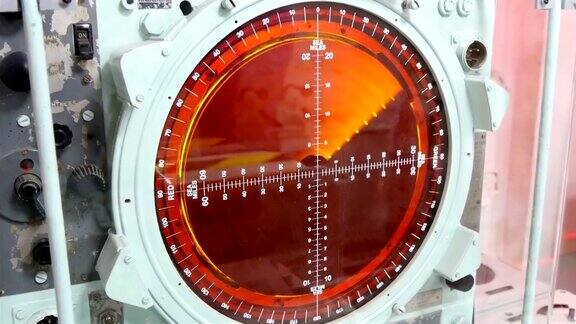 红橙色雷达正在转向
