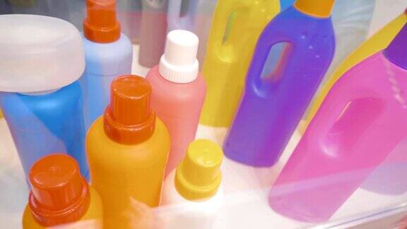 用于储存液体产品的彩色空塑料瓶和容器