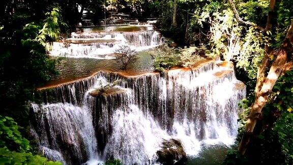 慢镜头:泰国美丽的瀑布
