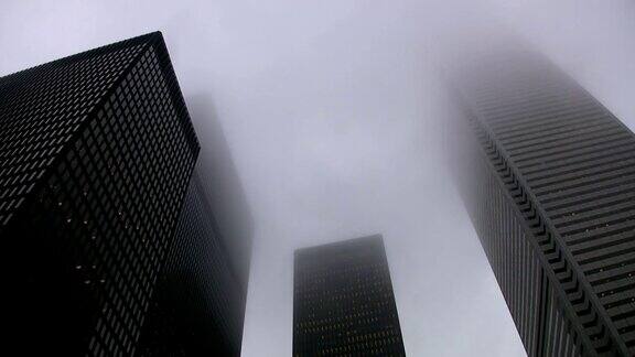 有雾的摩天大楼间隔拍摄效果