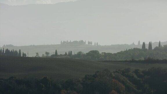 典型的托斯卡纳风景:基安蒂和瓦尔德奥西亚