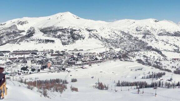 无人机鸟瞰图意大利阿尔卑斯山著名的滑雪胜地