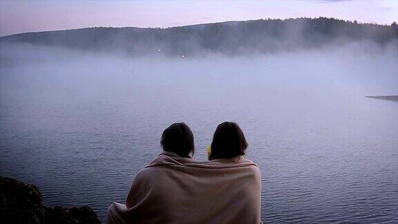 早上好!雾湖的美丽景色