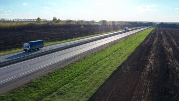 航拍乡村公路上的大货车