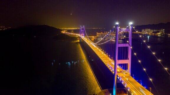 香港青衣地区青马桥夜间车辆交通情况的超影像或无人机瞰图
