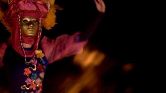 金叶威尼斯面具传统狂欢节威尼斯面具神秘色彩的美丽少女威尼斯面具假期和庆祝活动党幻想的女人