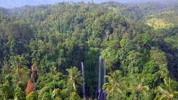 塞昆普尔瀑布北巴厘岛无人机视图