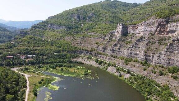 保加利亚巴尔干山脉伊斯卡尔河和峡谷的岩石山