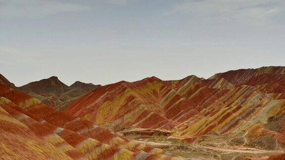 张掖丹霞国家地质公园移动云的时空电影五彩缤纷的彩虹山景观