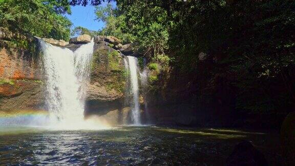泰国KhaoYai国家公园美丽的休苏瓦特瀑布
