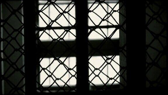 监狱窗户-缩小