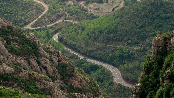 西班牙加泰罗尼亚蒙特塞拉特山附近的公路