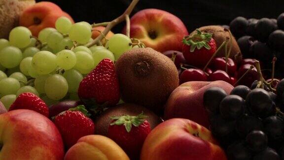 水果蔬菜混合运输车内水果景象