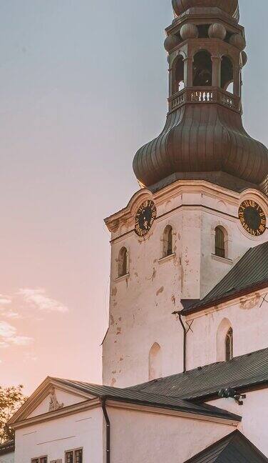 爱沙尼亚塔林圣母玛利亚大教堂或圆顶教堂垂直镜头视频著名的和流行的地标联合国教科文组织世界遗产Hyperlapse