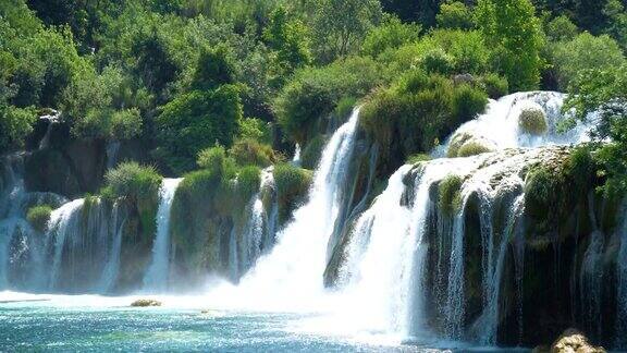 克罗地亚KRKA国家公园的瀑布美景