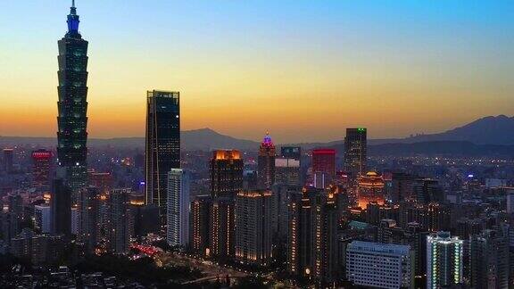 日落之后的台北