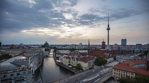 从白天到夜晚的时间流逝柏林全景