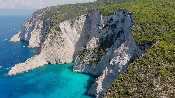 4k视频无人机观看岩石海岸扎金索斯希腊