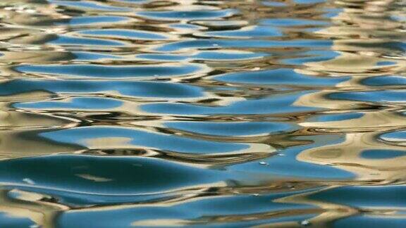 抽象的海景背景涟漪的水与美丽的阳光反射