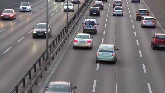 德国高速公路上的交通实时+音频