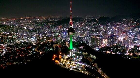 南山汉城塔鸟瞰图是韩国首个夜间塔式旅游景点