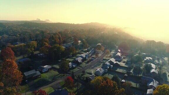 向前早晨空中建立拍摄典型的宾夕法尼亚社区