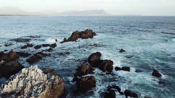 鸟瞰南非美丽的海岸线