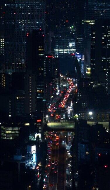 日本东京的夜间交通