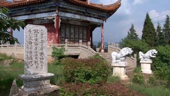 中国云南省抚仙湖上的一座佛教寺院