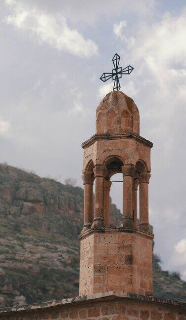 马尔丁被遗弃的村庄鬼村土耳其东南部萨乌尔镇附近被遗弃的叙利亚村庄KillitDereici被遗弃的历史教堂旧钟楼历史教堂