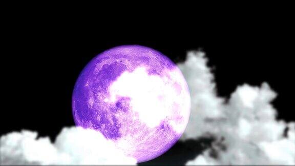 满月的紫色月亮回到夜空模糊的乌云移动