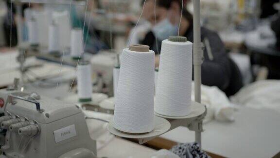 纺织厂缝纫机上的缝合线