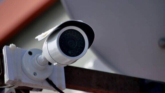 夜间监控摄像头是为了防止小偷在室外偷窥摄像头