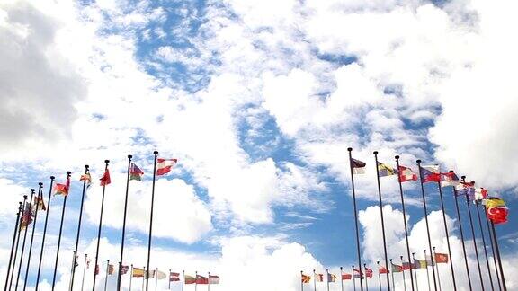 国际旗帜和云朵